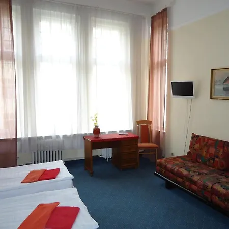 בית הארחה Hotel-pension Insel Rugen 2*