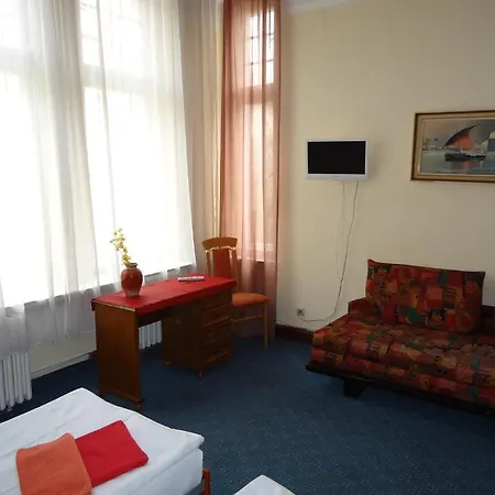 Hotel-pension Insel Rugen 게스트하우스 2*